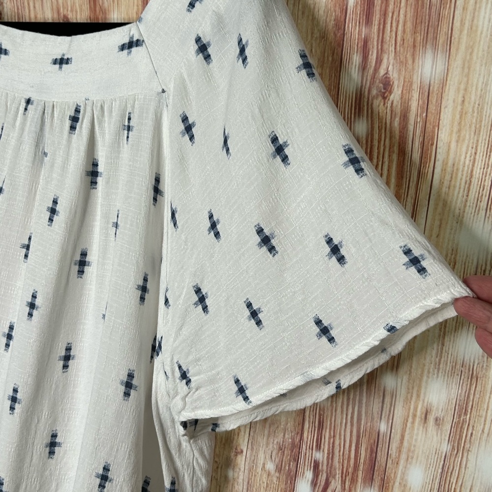 Universal Threads Co Too With Butterfly Sleeves S… - image 3